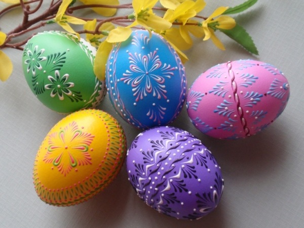 easter-ideas-colorful-hand-painted-easter-eggs