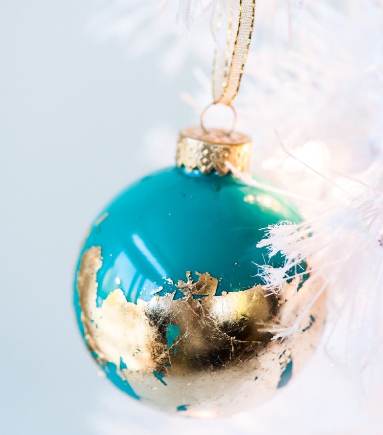 Craft-ideas-christmas-modern-christmas-decoration-christmas-balls-gold-leaf-blue