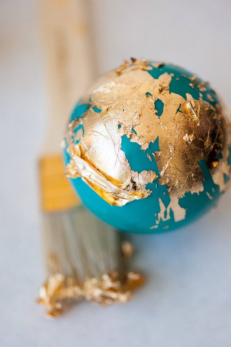 Crie ideias para o Natal - Bolas de Natal-modern-decorate-gold-leaf-blue