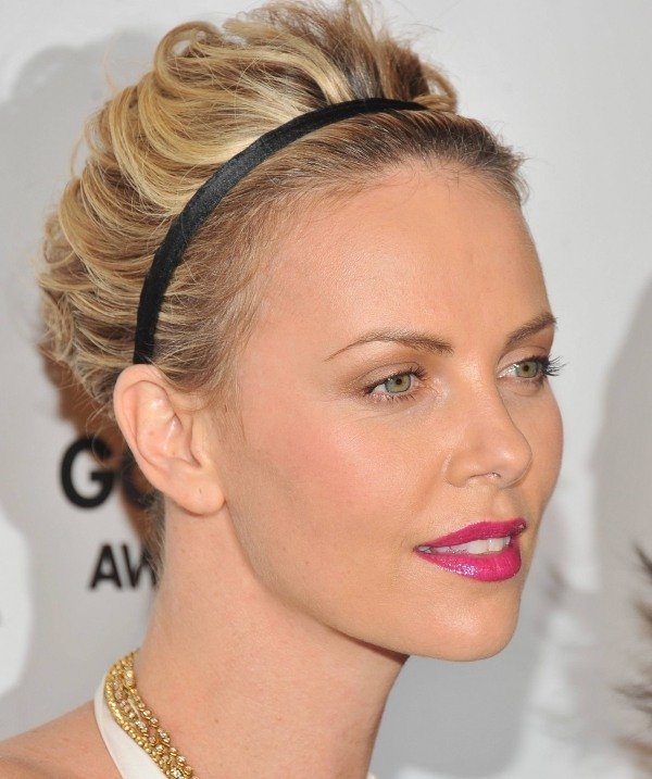 faixa de cabelo charlize-terron-penteado-diadema