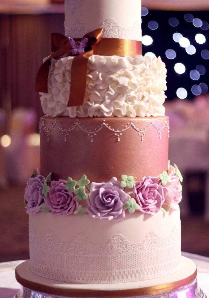 ideias-para-bolos-de-casamento-decorações-rendas-flores-flores-feitas-de-fondant