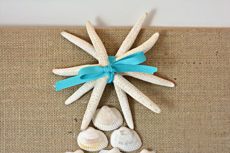 Crie ideias para topos de árvore de Natal, tema de praia, estrela do mar, fita, conchas azul claro