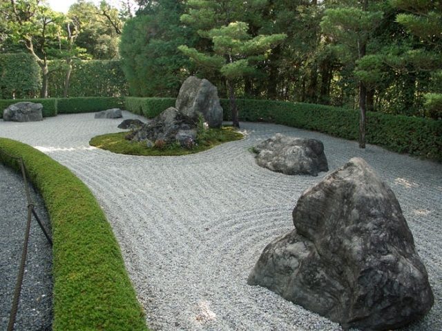 Arranjo de pedras de jardim meditativo - arte japonesa no jardim