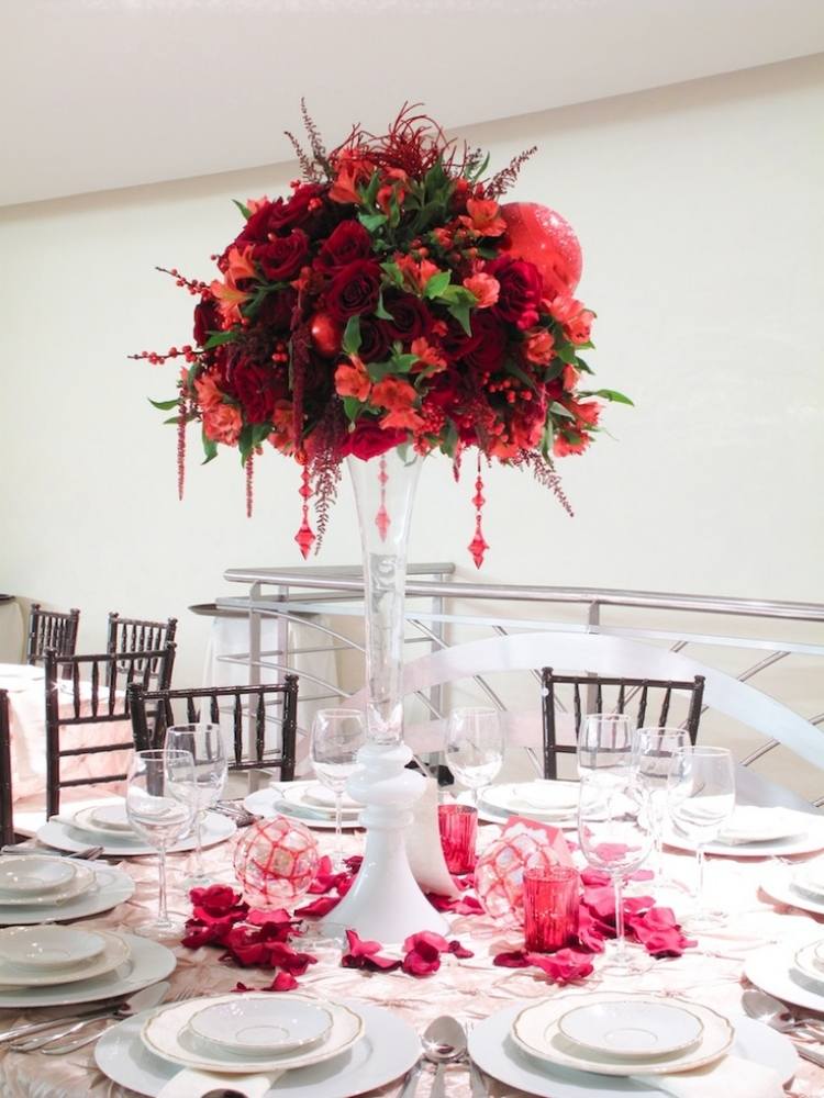 mesa decoração-ideias-casamento-natal-época-arranjo de flores-alto-vaso de vidro