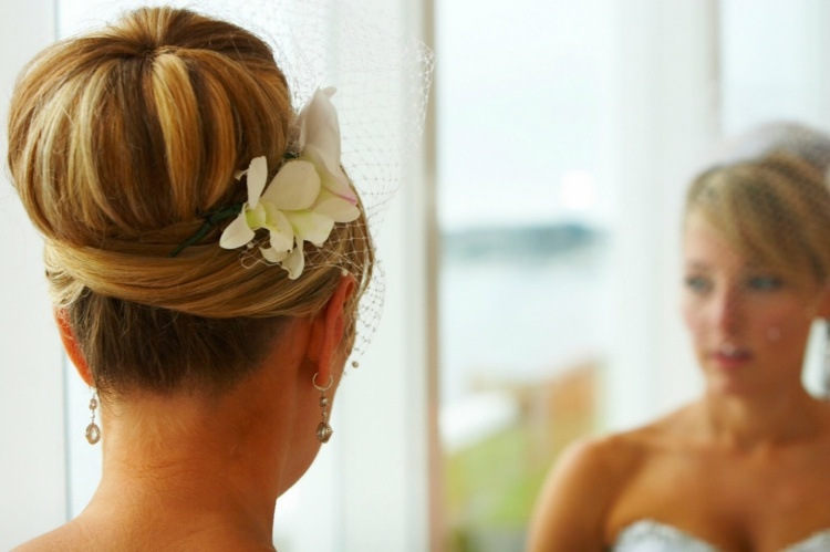 ideia de casamento decoração cabelo orquídeas coque branco