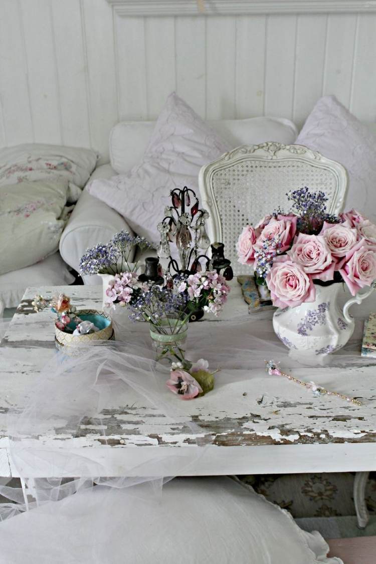 spring-decoration-ideas-shabby-cocuh-table-white-vaso-flores