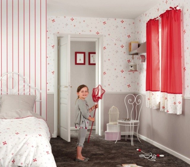 quarto-quarto-foto-ideias-vermelho-cortinas-comprimento médio-parede-papel de parede-padrão de menina