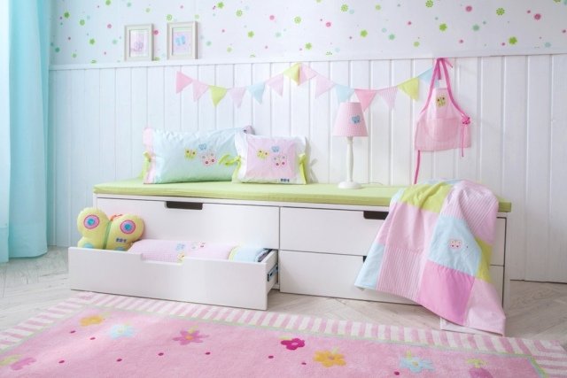 cama-com-cama-gaveta-rosa-claro-verde-linho-quarto-meninas