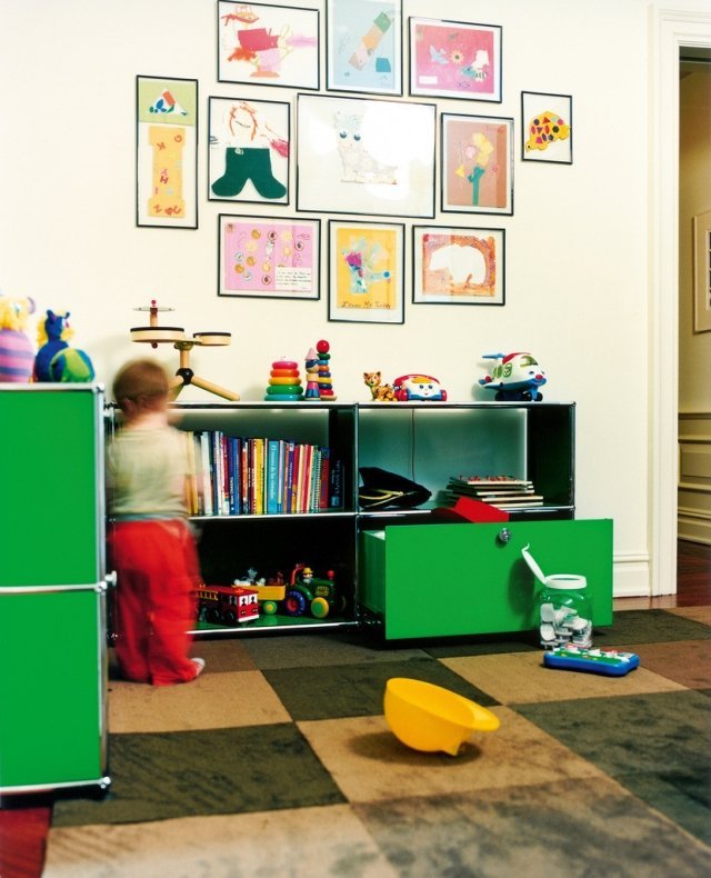 quarto infantil-colorido-design-verde-aparador-para-brinquedos-decoração de parede