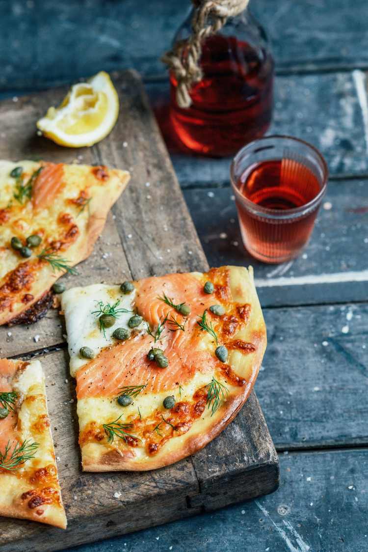 tarte flambée-massa-receitas-salmão-cobertura-ideias-alcaparras