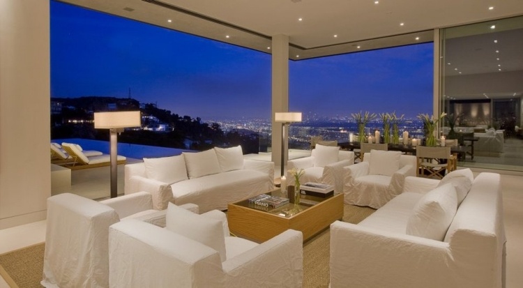 luxo-casa-Hollywood-Hills-Home-living-room-furniture-white-covers