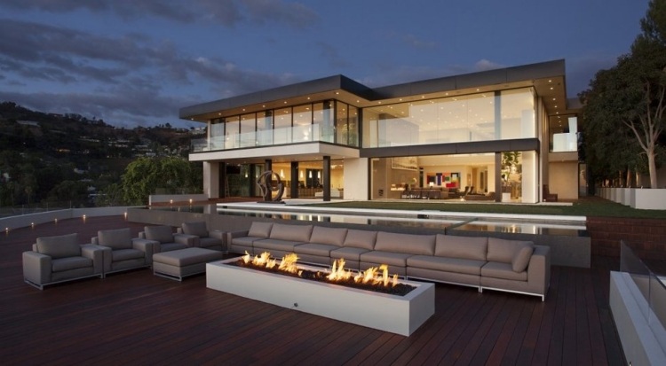 Casas luxuosas Sunset-Strip-terrace-open-open-hearth-large-sofa