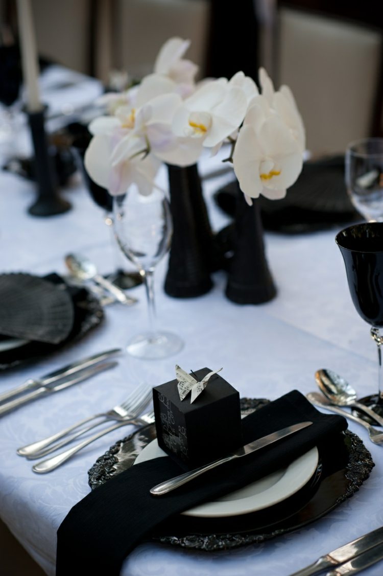 mesas de casamento em vaso preto e branco orquídea presente papel de carta borboleta