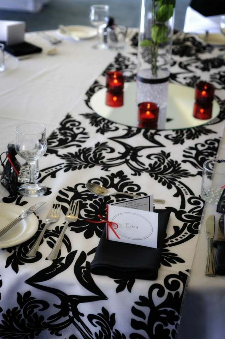 mesas de casamento em preto e branco enfeites lanternas de mesa detalhes em vermelho