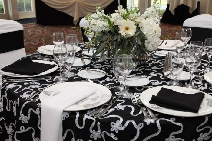 decoração de mesa-casamento-preto-branco-toalha de mesa-padrão floral