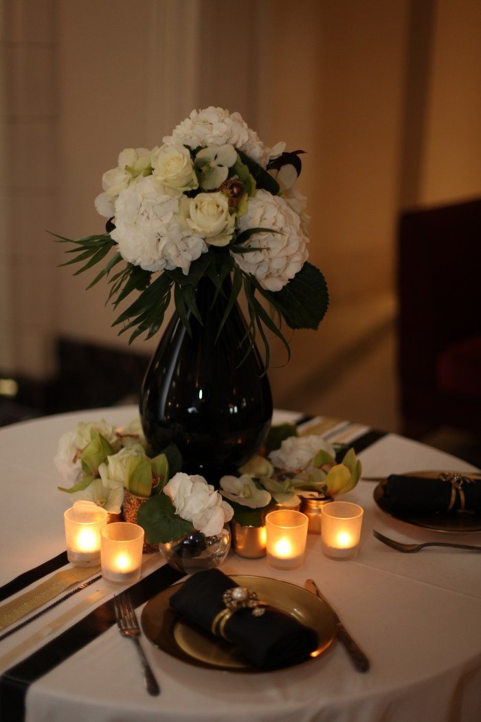 decoração de mesa-casamento-preto-branco-quente-luz de velas-dourado-acentos