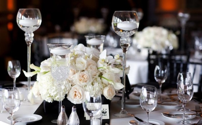 decoração de mesa-casamento-preto-branco-rosas-hortênsias-calla-flores