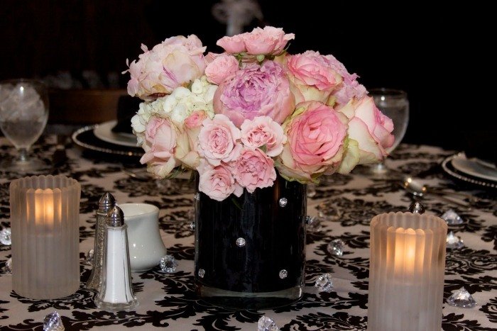 decoração de mesa-casamento-preto-branco-cristais-rosas-rosa