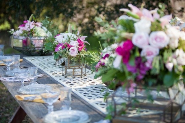 casamento-mesa-decoração-rosa-pratos de cristal