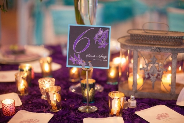 casamento-mesa-decoração-velas-púrpura-nuances