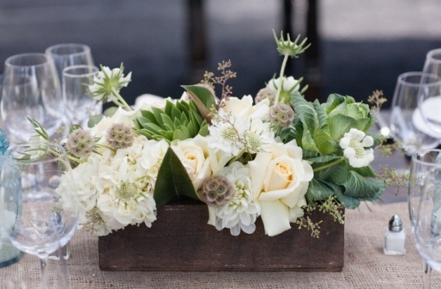 bege-branco-verde-decoração-mesa-teto-casamento