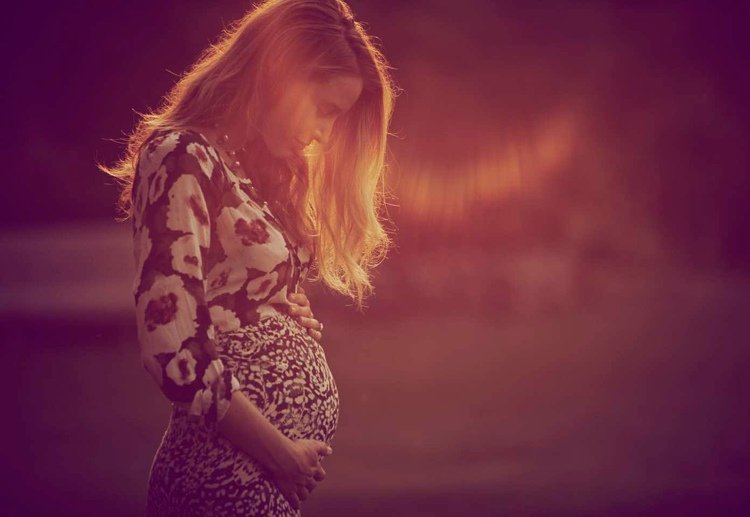 baby bump photos-faça-você-mesmo-gravidez-fotos-ideias-dicas-boho-pôr-do-sol-blake-animada