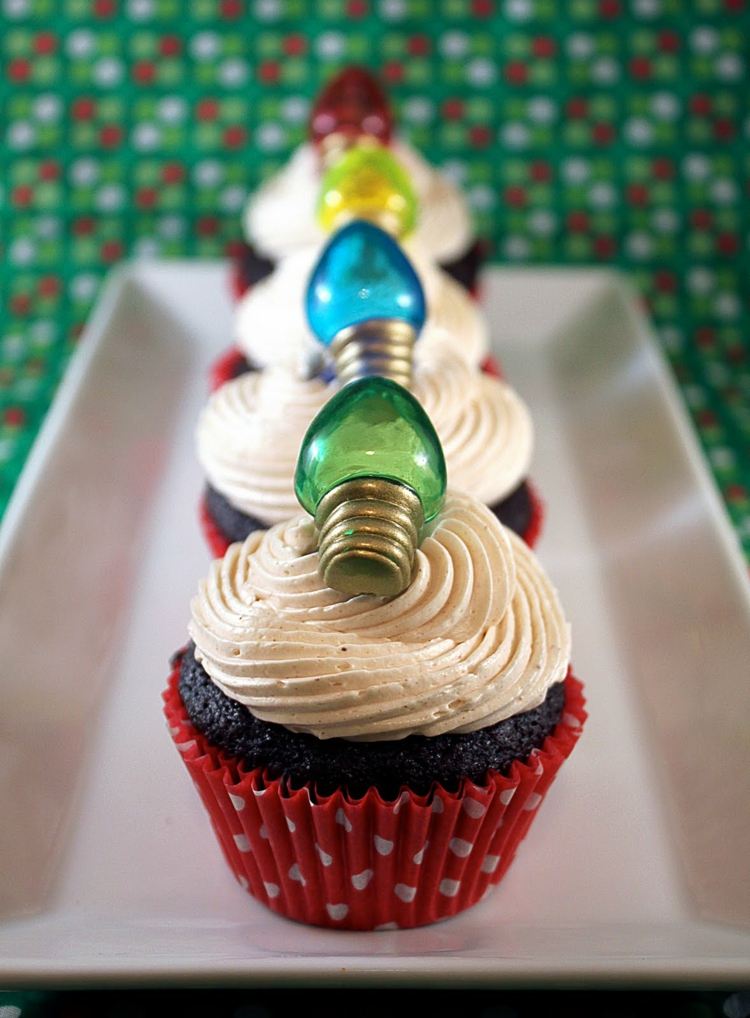 assando-natal-cupcakes-topping-light-bulb-colorful-fairy lights