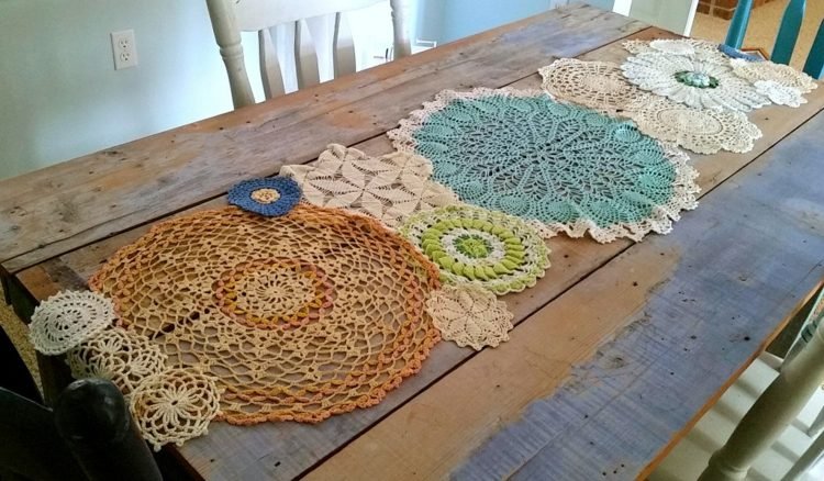 tinker-lace-doilies-table runner-idea-colorful-circles-crochet