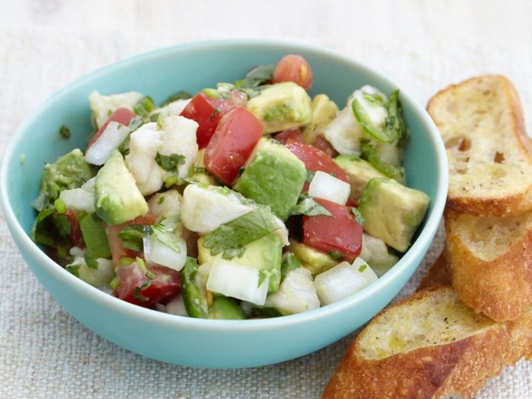 Receita de ceviche clássico com pão de salsa almoço