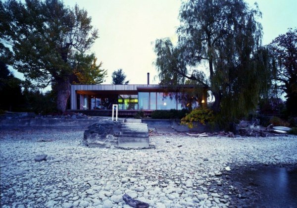 interessante-fachada-moderna-lago-casa-alemanha