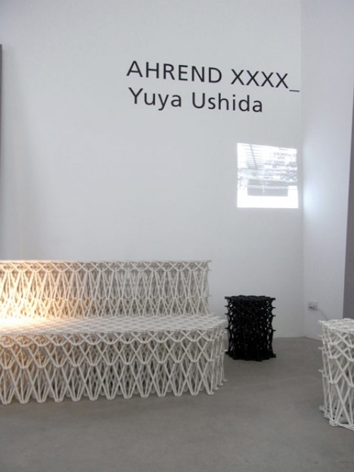 exposição ahrend xxxx sofá designer por yuya ushida