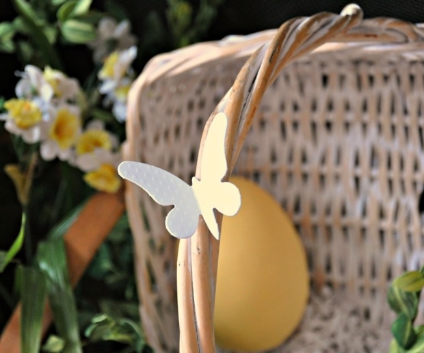 Cesta de páscoa preparar flores de ovos de páscoa de papel branco