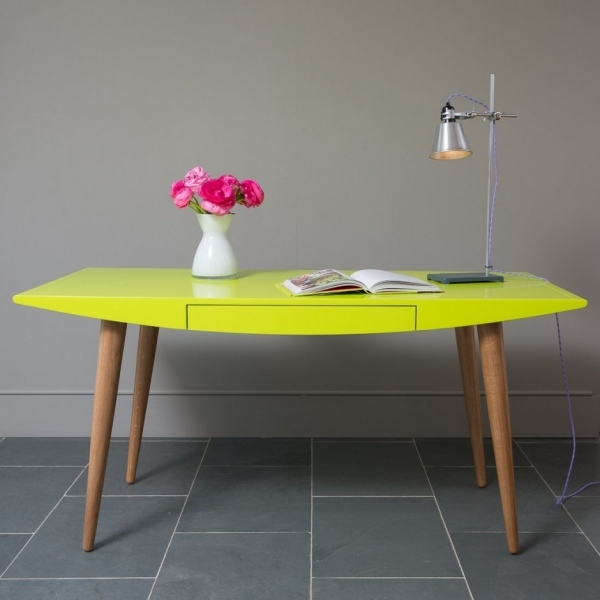 Candeeiro de mesa de design moderno pintado de amarelo