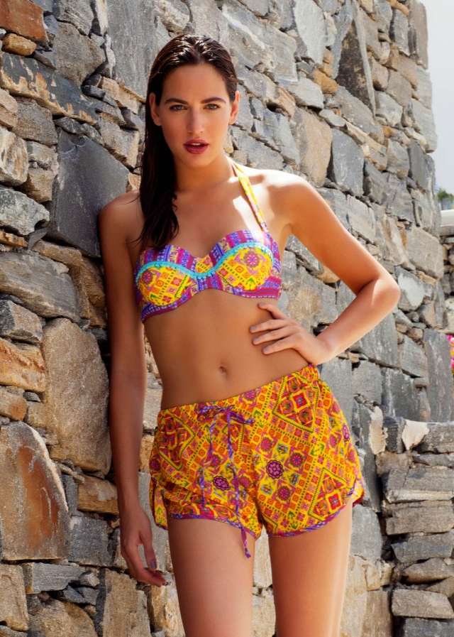 beach-ideas-with-yellow-colored shorts