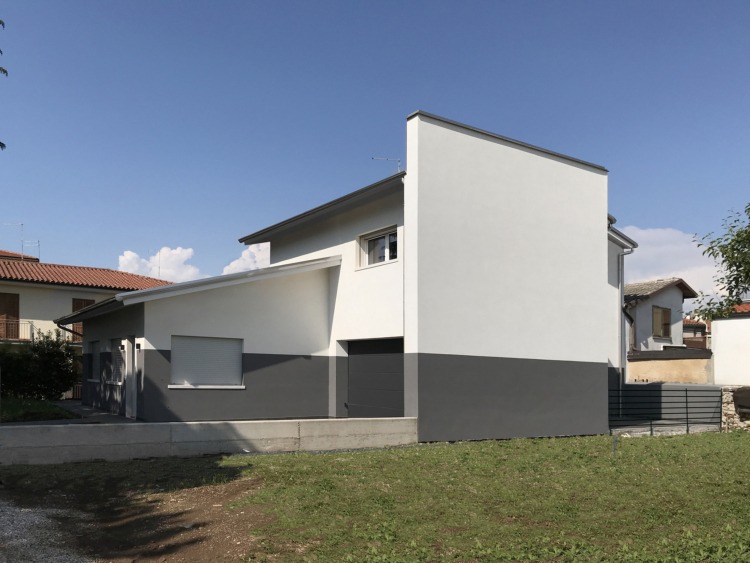 Mobilie uma pequena villa na cidade de uma forma moderna e prática