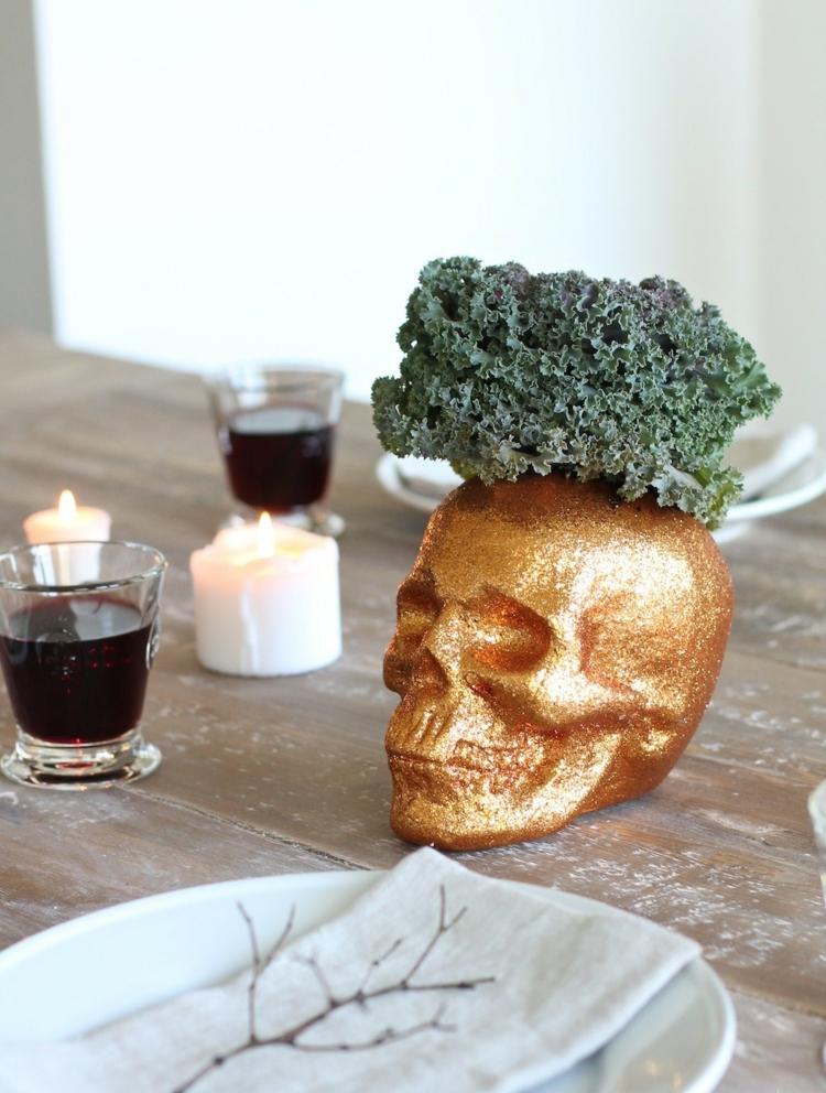 decoração de halloween para a mesa crânio ouro repolho prato ramo de vinho