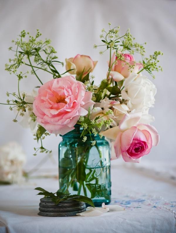 original-mesa-decoração-rosas-vaso-fazenda