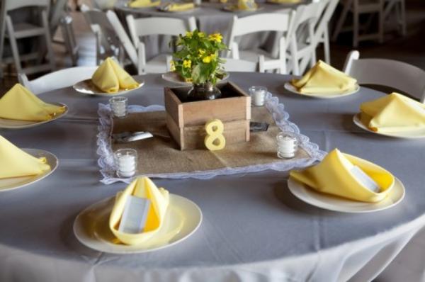 chique-amarelo-branco-decoração-mesa-de-casamento