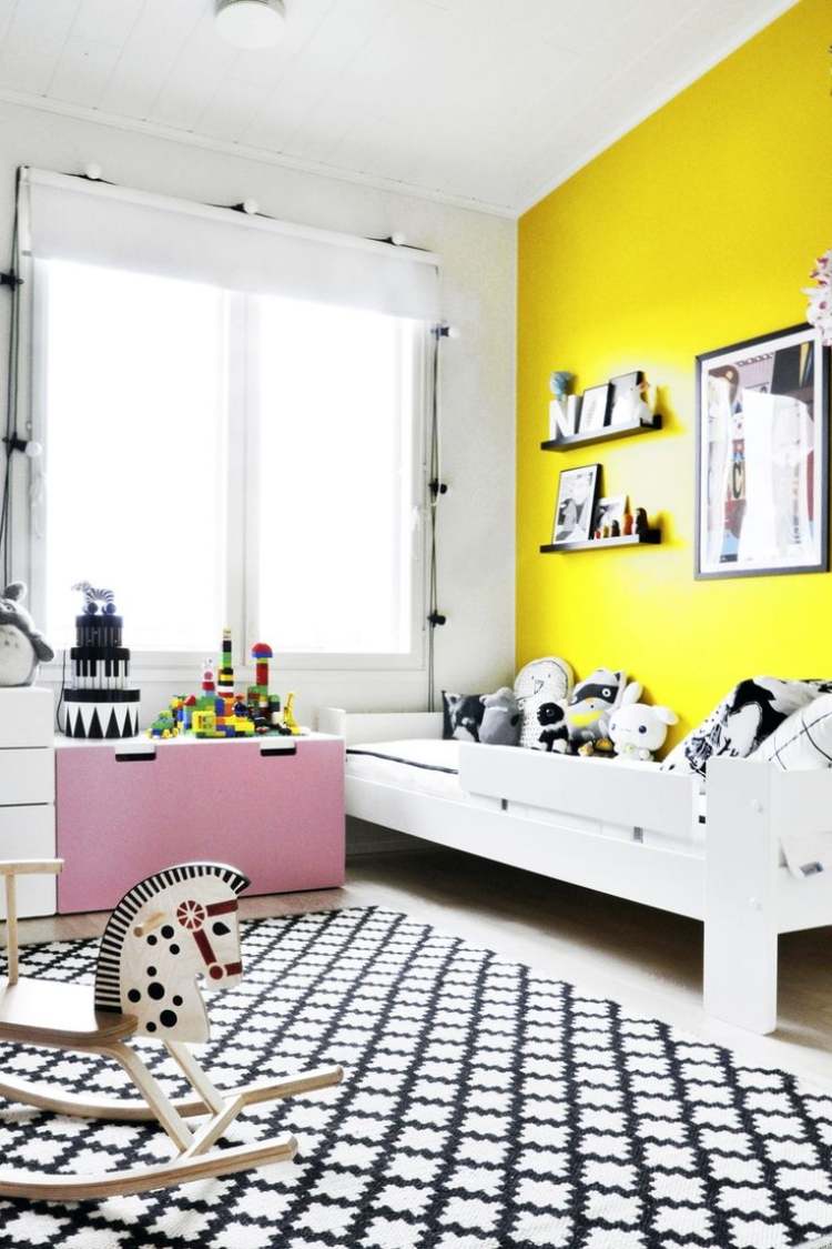 cor-parede-design-quarto infantil-amarelo-sotaque-parede-preto-branco-decorações