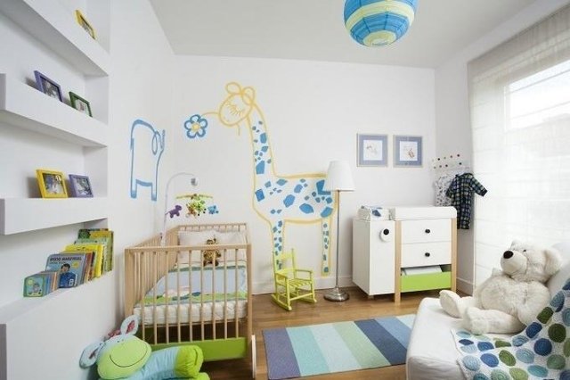 wall-design-child-room-yellow-blue-giraffe