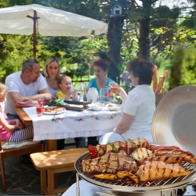 Churrasco de verão divertido terraço móveis de jardim mesa de jantar banco de madeira