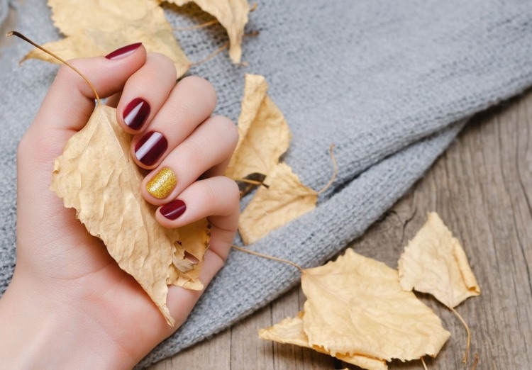 unhas de gel ouro vermelho unhas curtas combinação de cores outonais