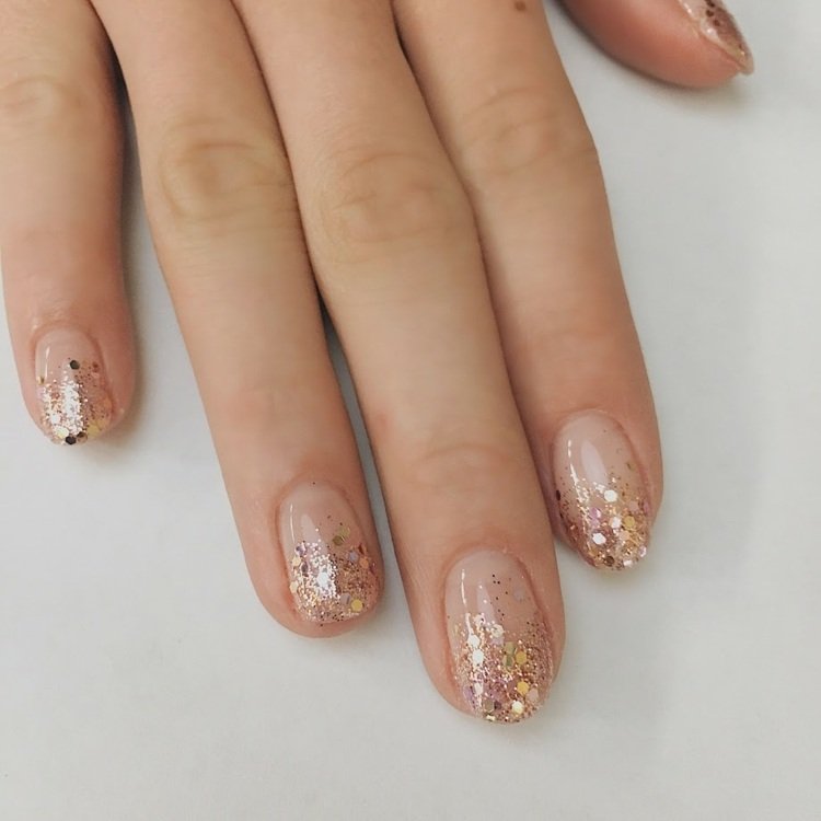 unhas nude ouro cintilante glitter nagelart silvester