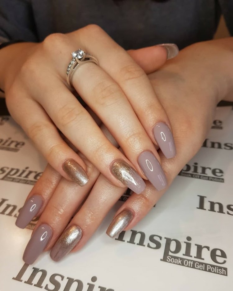 chique unhas de gel de manicure ouro ombre rosé