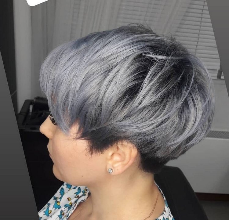 cabelo grisalho com corte de cabelo de duende