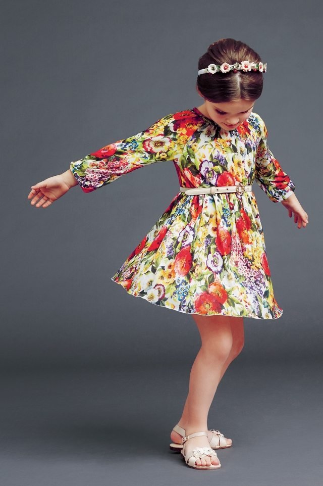 Ideias-roupas-para-meninas-para-o-primeiro-dia-de-escola-estampas-florais-vestido-dolce-e-gabbana