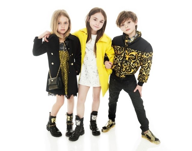 Perfeitamente estilizado-na-escola-start-up-kids-fashion-ouro-amarelo-preto-versace