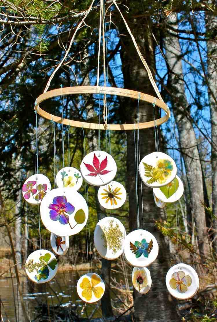 herbarium-create-mobile-decoration-idea-child room-game