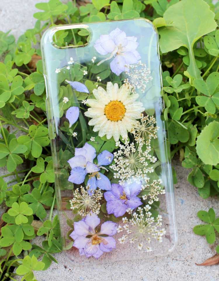 herbarium-create-mobile-phone-cover-give-away-decorate-flowers