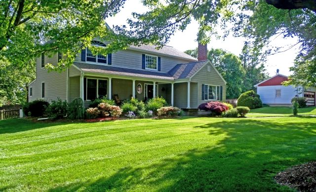 Dicas para projetar um jardim de uma casa grande e mantê-lo adequadamente